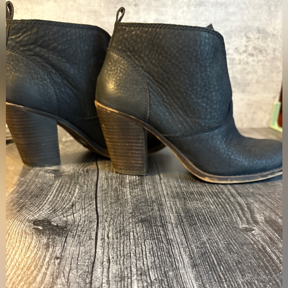 Lucky Brand LK-EHLLEN pebble finish leather boots size 8.5 - Picture 2 of 11
